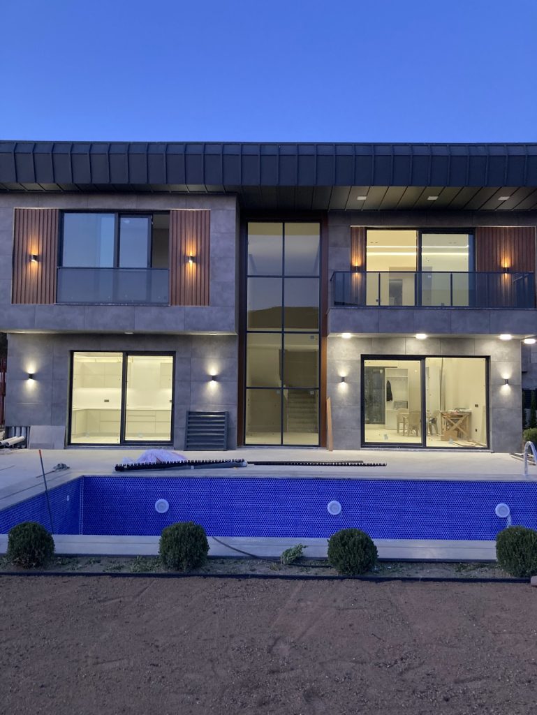 büyükçekmece villa galeri boşluğu alüminyum kapaklı cephe